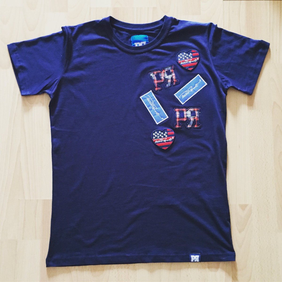 PascalRenolt's tweet photo. NUEVO MODELO PR, camiseta con parches de la firma y logo bordado con tela escocesa, pedidos por SMS privados o web https://t.co/hkIQWv4yuK #pr #prcollection #tshirt #sudaderas #parchesbordados #marcas #futbolistas #moda #modahombre #mode #heart #escoces https://t.co/4w3j93vtqg