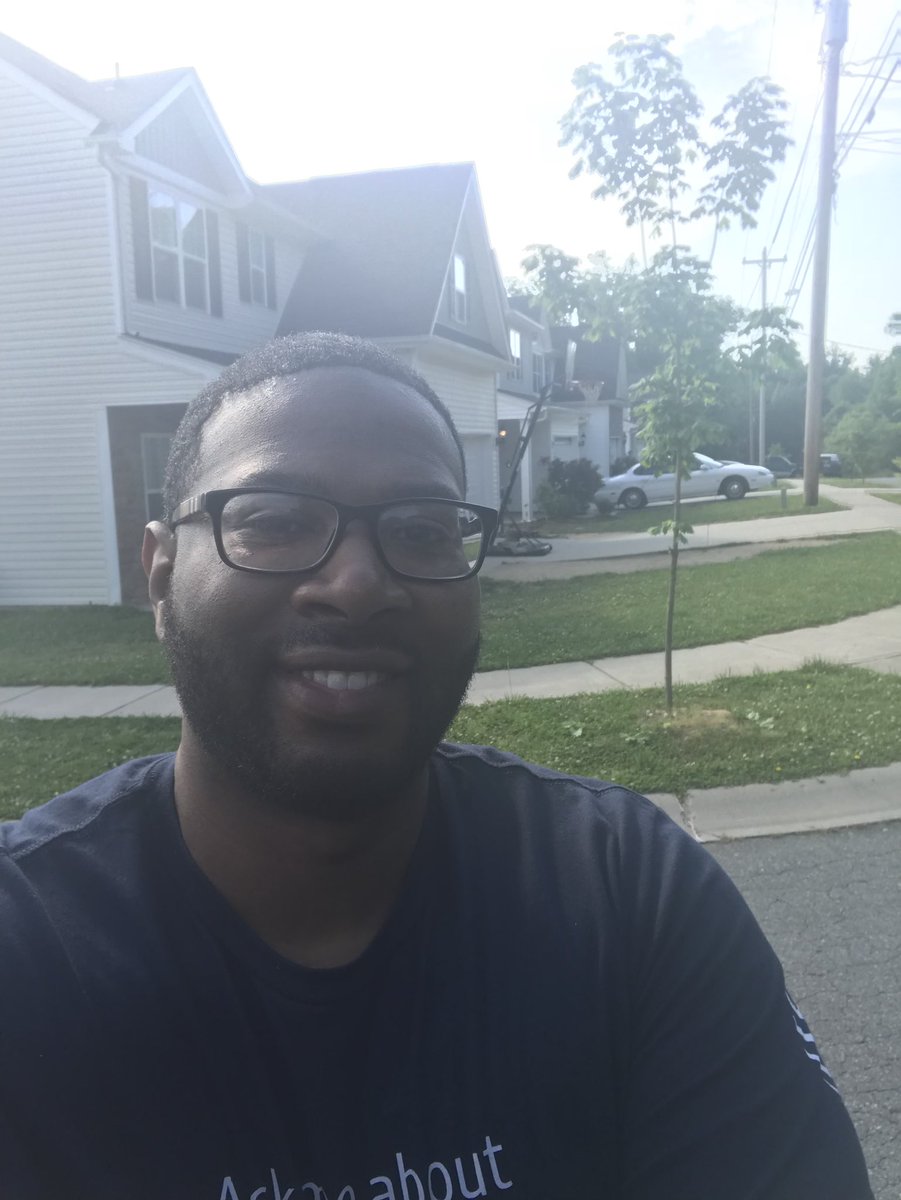 UrFavGreenleaf's tweet photo. Fiber Specialist out in the neighborhood helping residents while meeting and gaining new opportunities....#UrNeighborhoodisLIT #LetsTalkFiber #FiberReady @404girl @MidAtlantic1860 @ClaireReazin @SCharlotte3956 https://t.co/qCSoCFm2bC