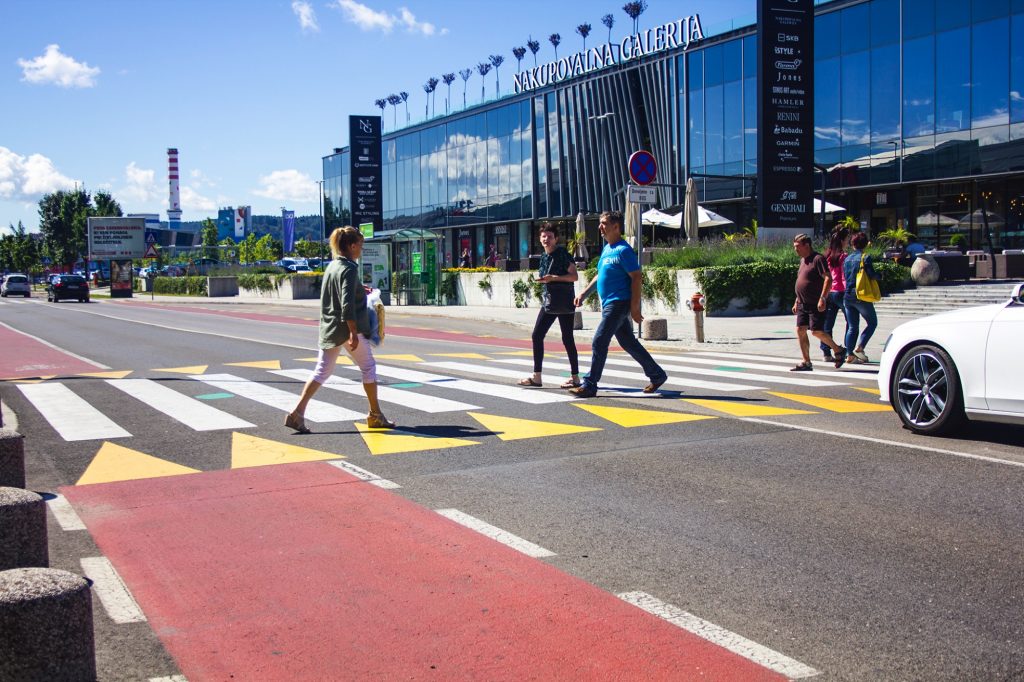 AVLivingLab's tweet image. The #automotive industry has undergone a massive transformation in the last five years and providing unquestionable safety is a major challenge for every #automaker. 

Act fast: avlivinglab.com/building-block…

#LivingLabX