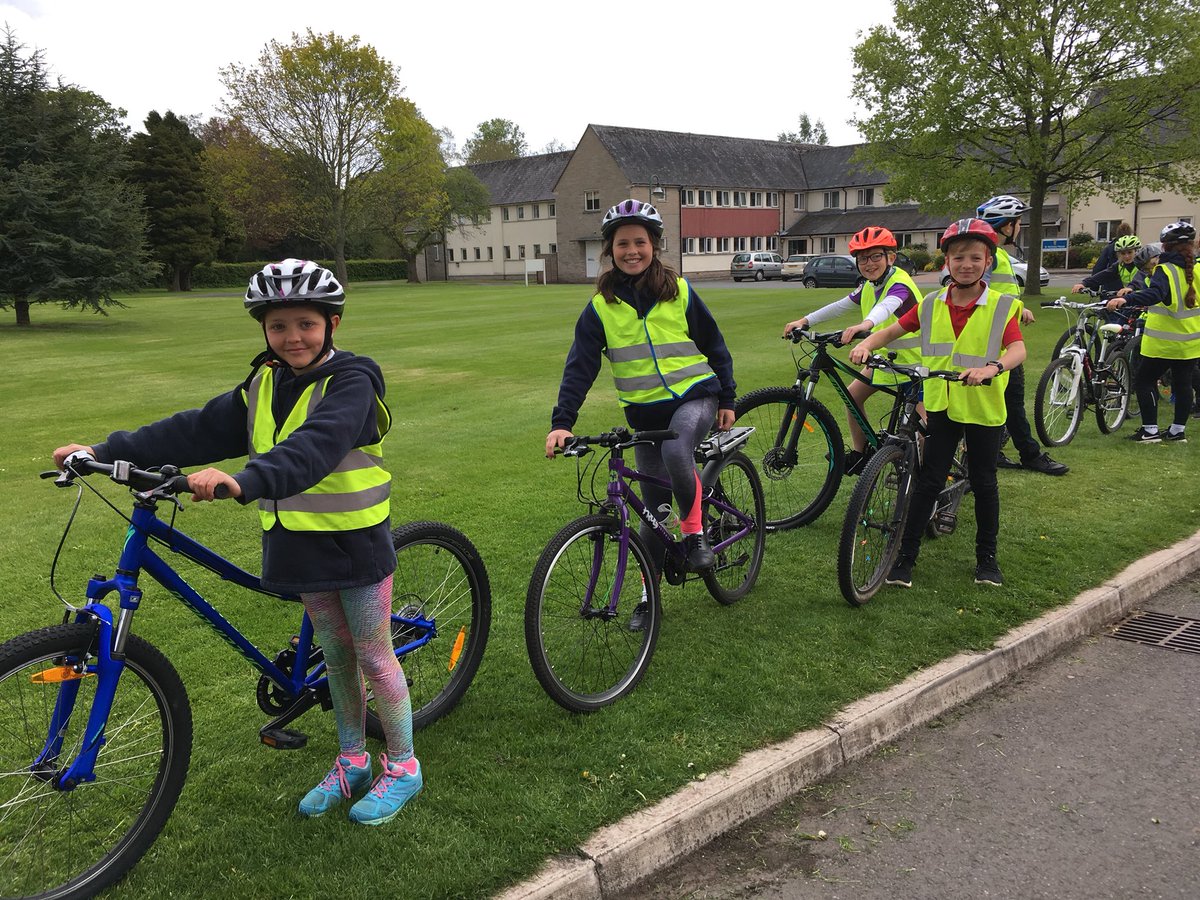StNicks_CCB's tweet image. Great job Year 6! Cycle safety sessions going very well under Mrs Gardener’s expert eye! #stoplookandlisten @SustransCymru