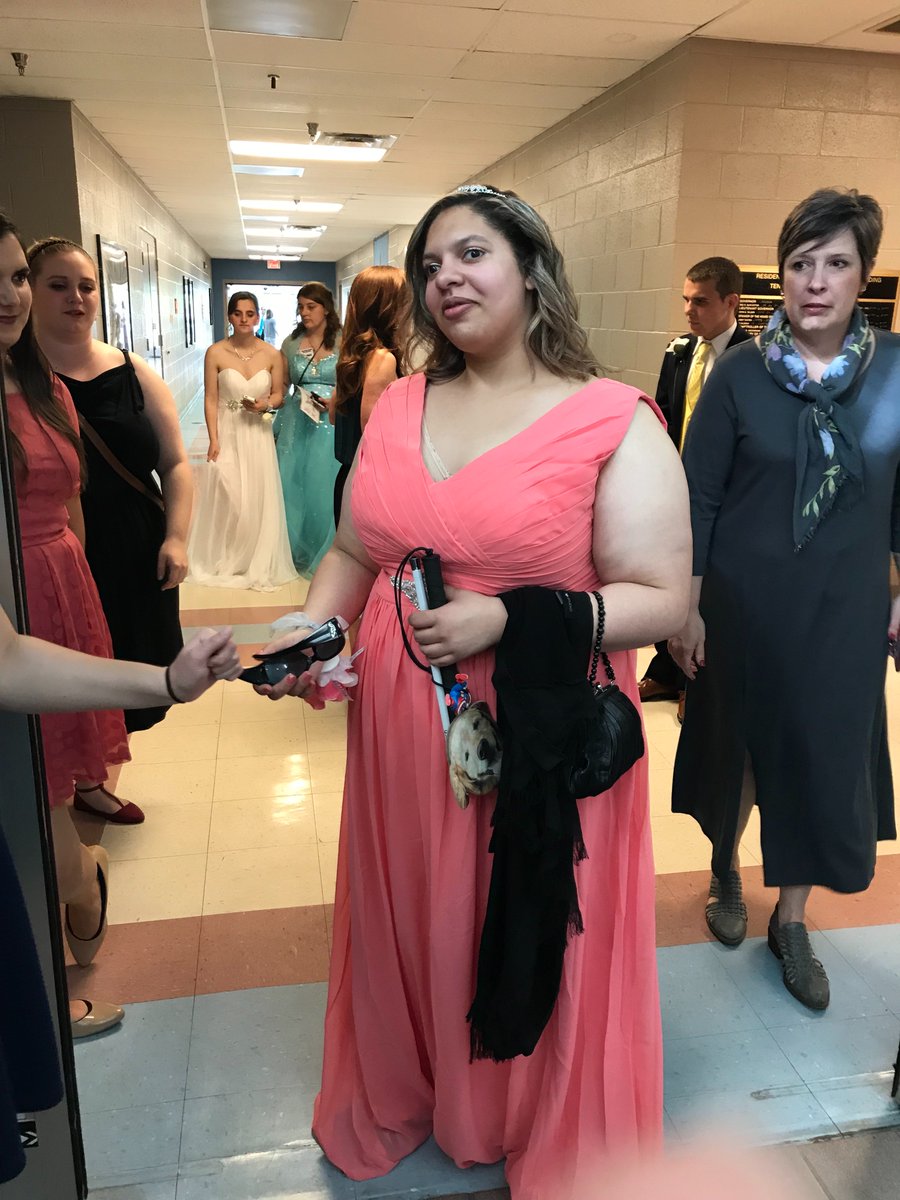 TSBtechnicalart's tweet photo. From prom last night https://t.co/ky4YejCsGR