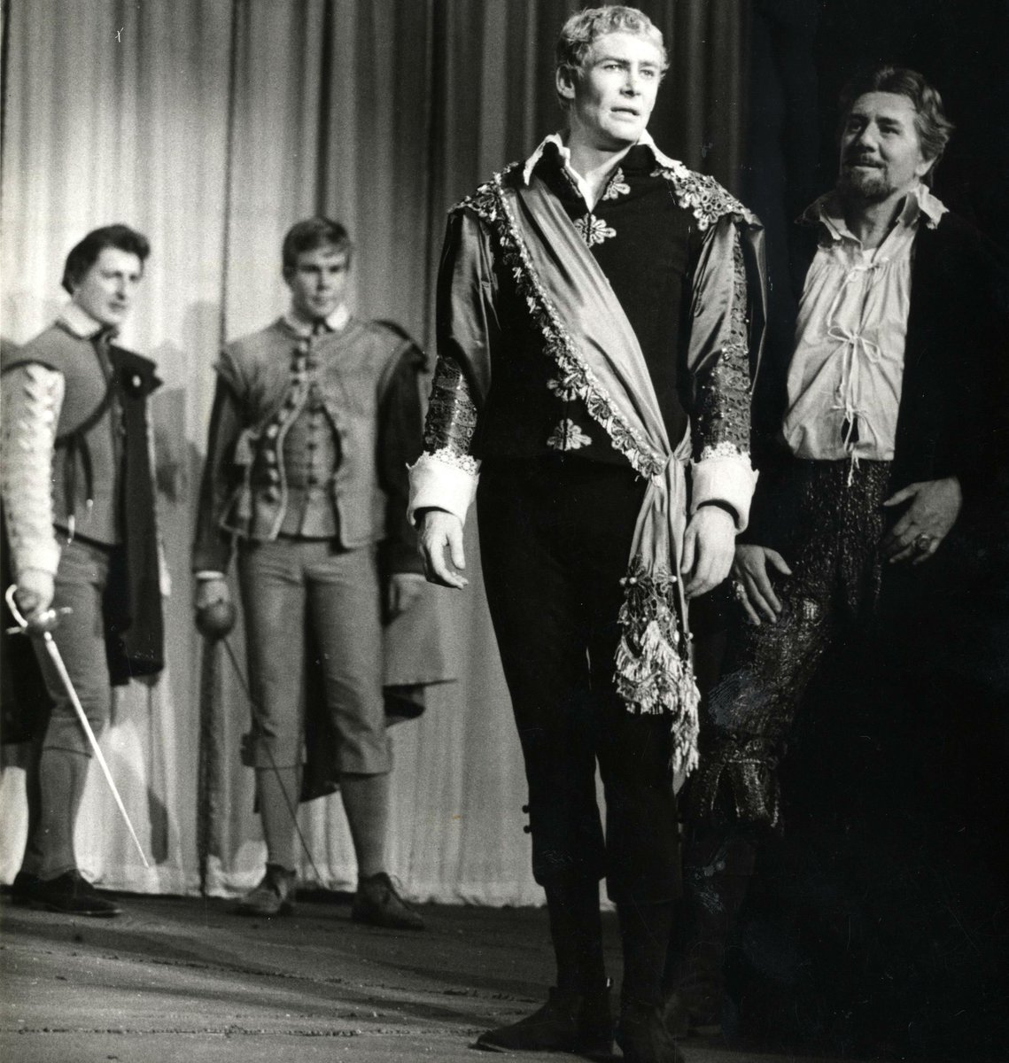 NationalTheatre's tweet photo. Happy 200th Birthday to @oldvictheatre! 

The National Theatre was established at the Old Vic in 1963, by Sir Laurence Olivier. 

Our first production there was Hamlet. Here's a photo from the archive, taken by Angus McBean. #OV200 https://t.co/PGik1J581k