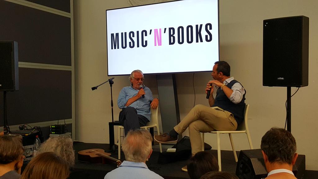 RomoloTosiani's tweet photo. "Ho sempre descritto quello che mi circondava: un bosco, una pianura o una collina nebbiosa" #GiorgioConte #SalTo18 https://t.co/7qb12m0IIt
