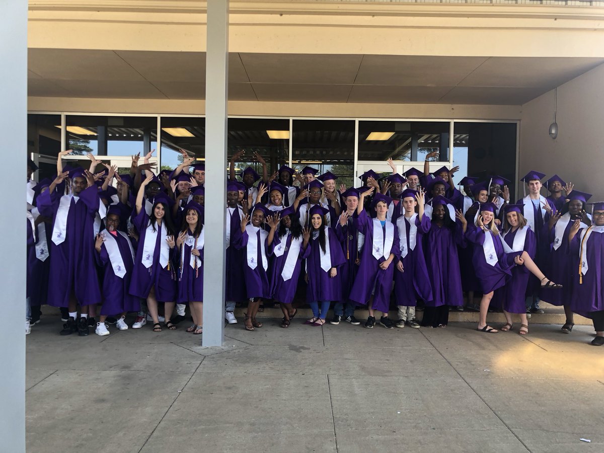 ironman_strong's tweet photo. Thank you Holt Elementary for welcoming our graduates! https://t.co/0DfFAoXRHg