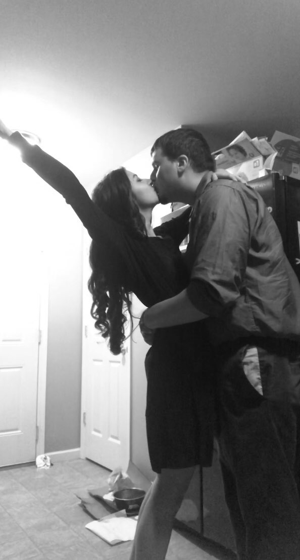 ElizabethLonden's tweet photo. Happy anniversary to my number 2!
Each photo has the same pose but represents a moment of our life at the time. From moving into to a new place, to pregnancy, to a little bit of chaos in the kitchen... life is good.
#9YearsLater #4YearsOfMarriage
#GodIsAlwaysNumber1 https://t.co/HAnfpXJDeI