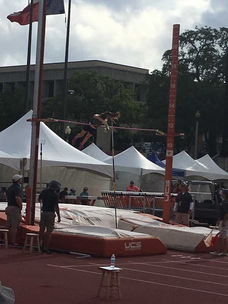 BRISDAthletics's tweet photo. 10-9 and New PR. https://t.co/jGeXo8xEAS