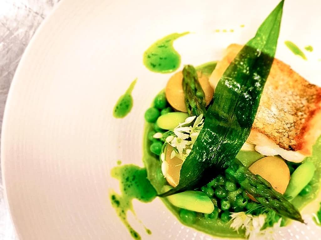 It's that time of the week again! Time to showcase the best two dishes of the week in #chcodotw. To vote RT for @andonisparaskevas' scallop dish or Like @chefdang_pham's cod with peas, asparagus and wild garlic #FoodieFriday