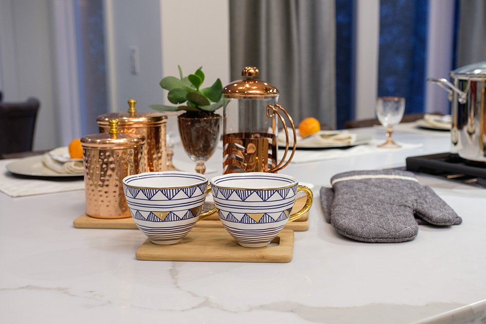 PropertyBrother's tweet photo. Accessories add so much personality and style to a space! If you dug these cute features on this week's #PropertyBrothers, check out the #PBHandbook App for more tips and inspiration!
https://t.co/sdJSbsTD9F https://t.co/gdeXxcP7x6