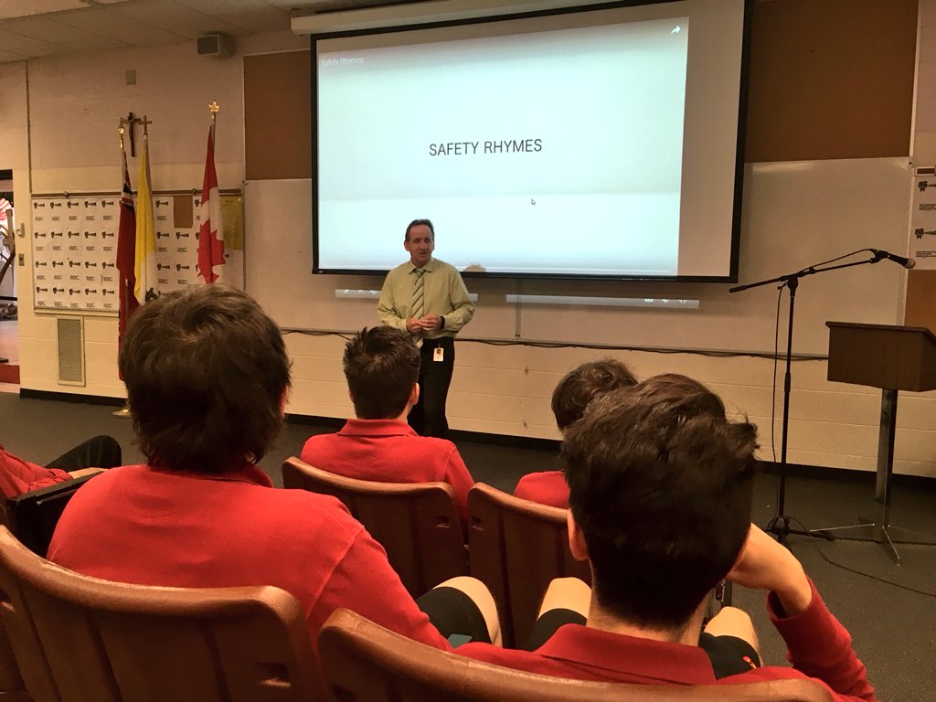 MsGodkin's tweet image. @chriswoodcroft reinforced that student safety is our number 1 priority @ResCSS @WSIB relies on young people to spread the message in work place safety #practicesafework congrats to Brennan Windsor on his first place entry in the “It’s your job” video contest @richardsloos