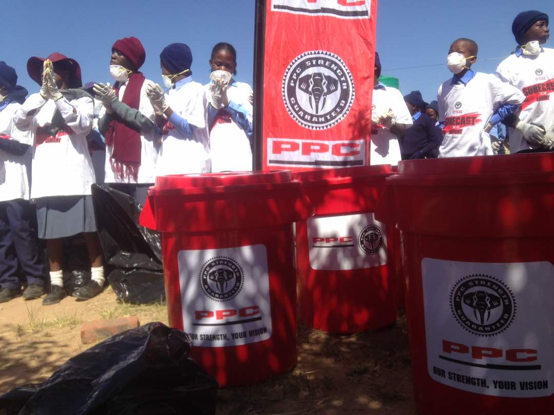enthusemag's tweet photo. Imagine how clean and safe our lovely country would be if we have more philanthropical companies like @ppczimbabwe . Thanks PPC, your work can't go unnoticed. #StrengthInSafety #StrengthBeyondTheBag #ENTHUSE https://t.co/nIgl6Dz1Ly
