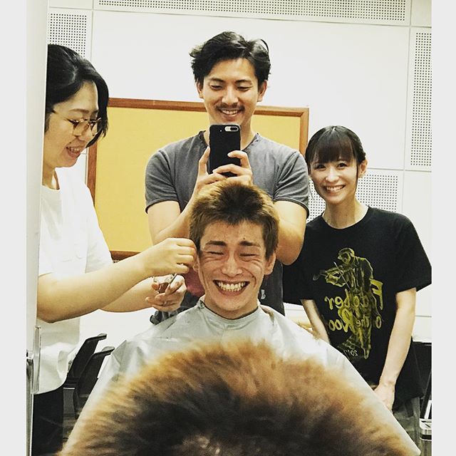 上山竜治 Official 玉置さんの断髪式 役作り 戦後 丸刈り 舞台 夢の裂け目 玉置玲央 唯月ふうか 上山竜治 夢の裂け目 作 井上ひさし 演出 栗山民也 18 6 4 6 24 T Co Bu0umab3xp T Co Kjeldj6uvy Twitter 上山竜治 Official 玉置さんの断髪式 役作り 戦後 丸刈り 舞台 夢の裂け目 玉置玲央 唯月ふうか 上山竜治 夢の裂け目 作 井上ひさし 演出 栗山民也 18 6 4 6 24 T Co Bu0umab3xp T Co Kjeldj6uvy Twitter