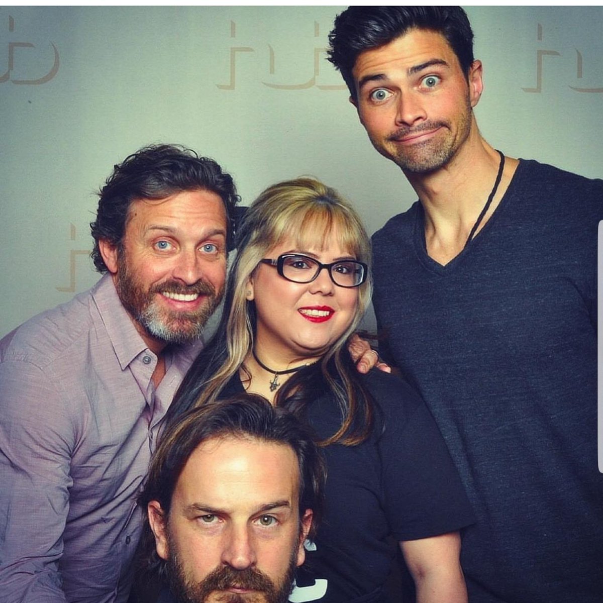 theHubsteria's tweet photo. This awesome #fanfavefriday comes from @mjgeekchic featuring her with three of our favourite people, @mattcohen4real @dicksp8jr and @robenedict 

Keep posting your fave Hub con pics with the #fanfavefriday tag for your chance to be featured! https://t.co/5zT9arLS2s