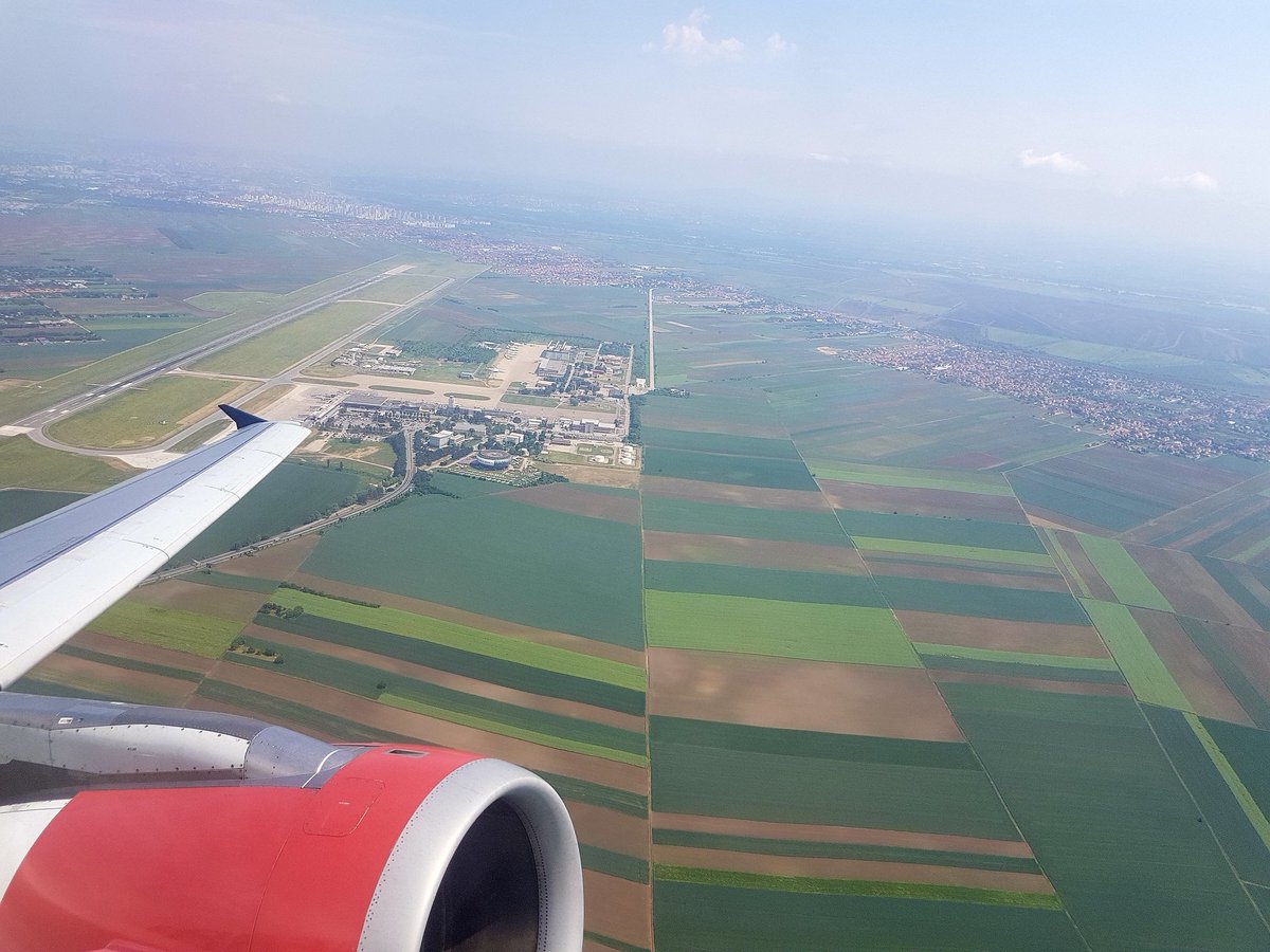 acabgd's tweet photo. Some #wingfriday from my home airport #BEG #LYBE #avgeek @mmsBA https://t.co/WCCDM1CKnD