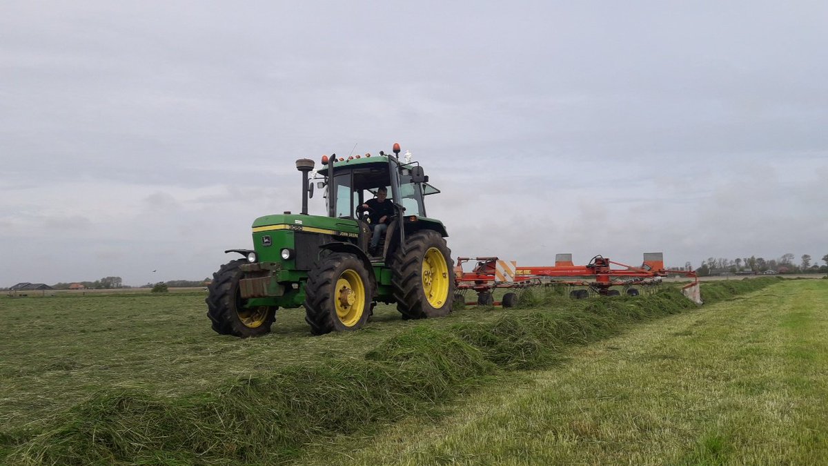 Boerenbusiness's tweet photo. De afgelopen dagen zijn veel #boeren aan de slag gegaan met de eerste #snede. Hierbij nog weer een aantal mooie foto's! https://t.co/tMMp3UnebT