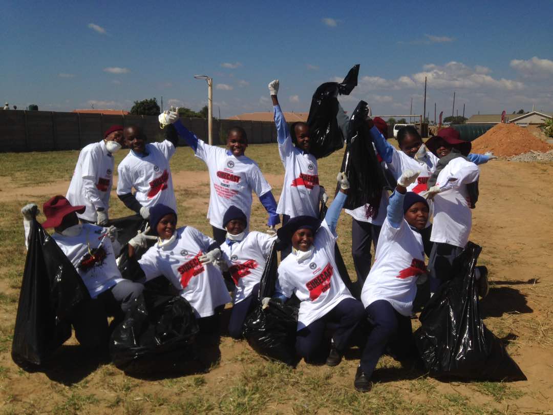 enthusemag's tweet photo. Thanks for following our thread. It's been an amazing day at Ruvheneko Primary School in Ruwa where we were live feeding the #StrengthInSafety clean up campaign carried out by the wonderful folks at @ppczimbabwe. Always remember to keep it #ENTHUSE #StrengthBeyondTheBag #ENTHUSE https://t.co/nfAQQlvL6x