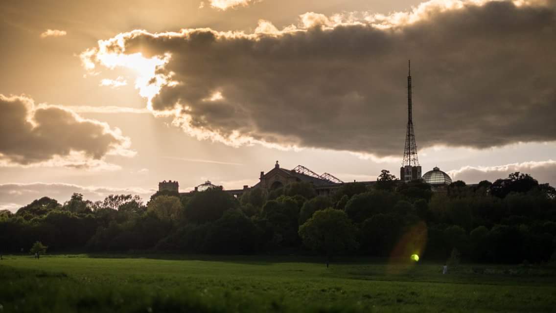 vgallova's tweet photo. #sunset #alexandrapalace https://t.co/lXbwD93O8m
