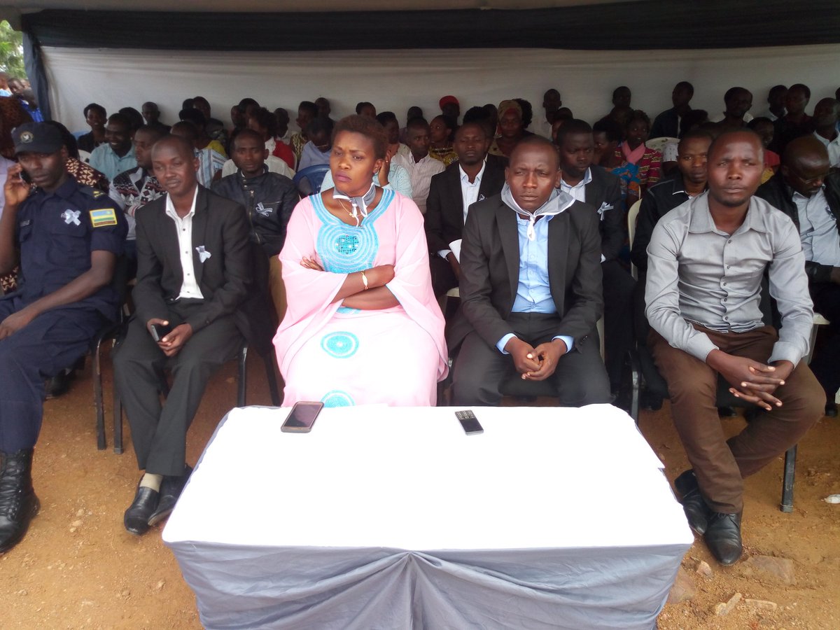NyanzaDistrict's tweet photo. #Kwibuka24: mu murenge wa @SectorBusoro @NyanzaDistrict hari kubera igikorwa cyo kwibuka urubyiruko rwazize jenoside yakorewe Abatutsi. @Ibuka_Rwanda @RwandaSouth @RwandaRemembers @AERGFAMILY @MinYouthRwanda @MINISPOC @MayorNyanza https://t.co/zd4L64NDFH