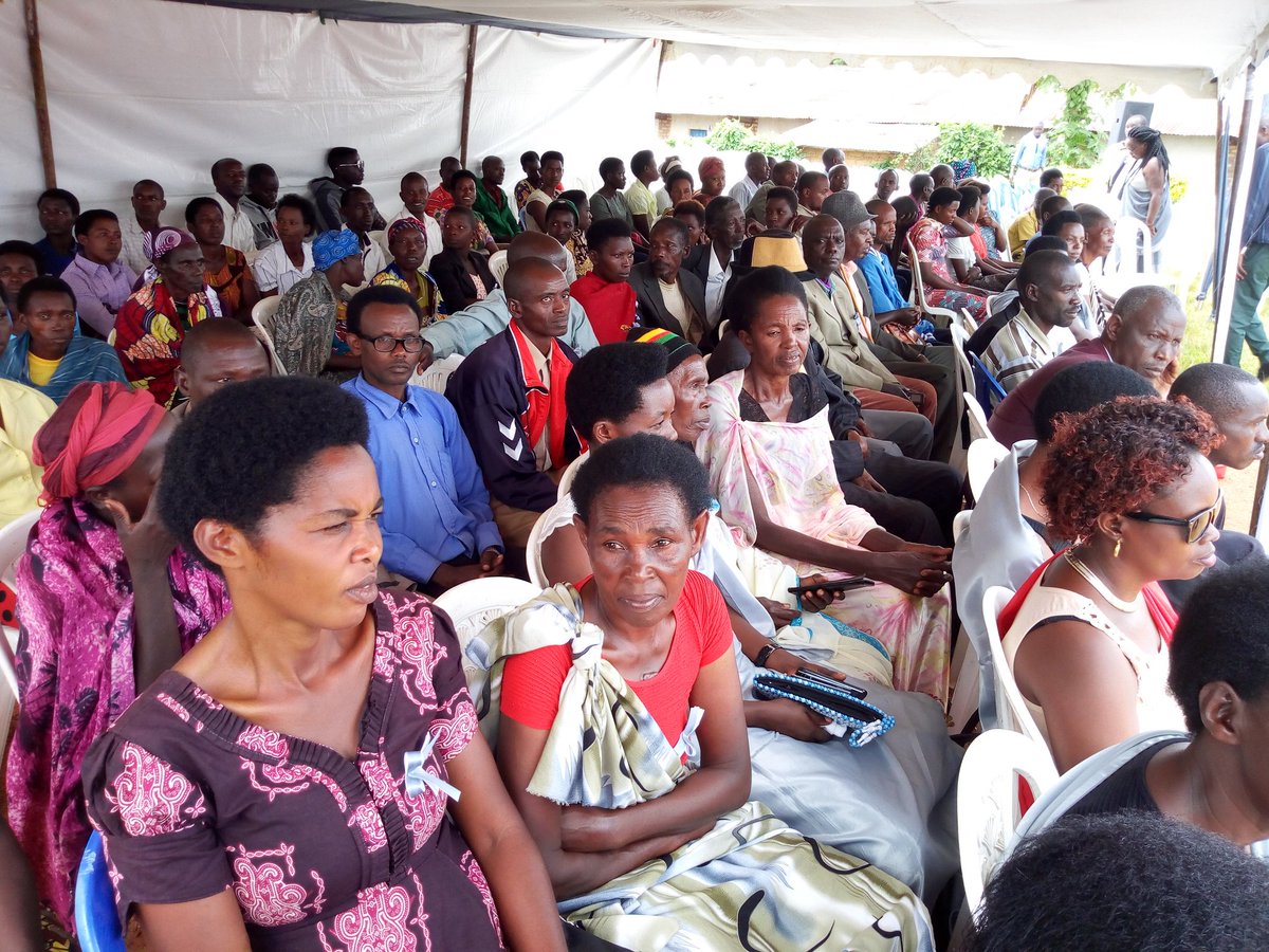 NyanzaDistrict's tweet photo. #Kwibuka24: mu murenge wa @SectorBusoro @NyanzaDistrict hari kubera igikorwa cyo kwibuka urubyiruko rwazize jenoside yakorewe Abatutsi. @Ibuka_Rwanda @RwandaSouth @RwandaRemembers @AERGFAMILY @MinYouthRwanda @MINISPOC @MayorNyanza https://t.co/zd4L64NDFH