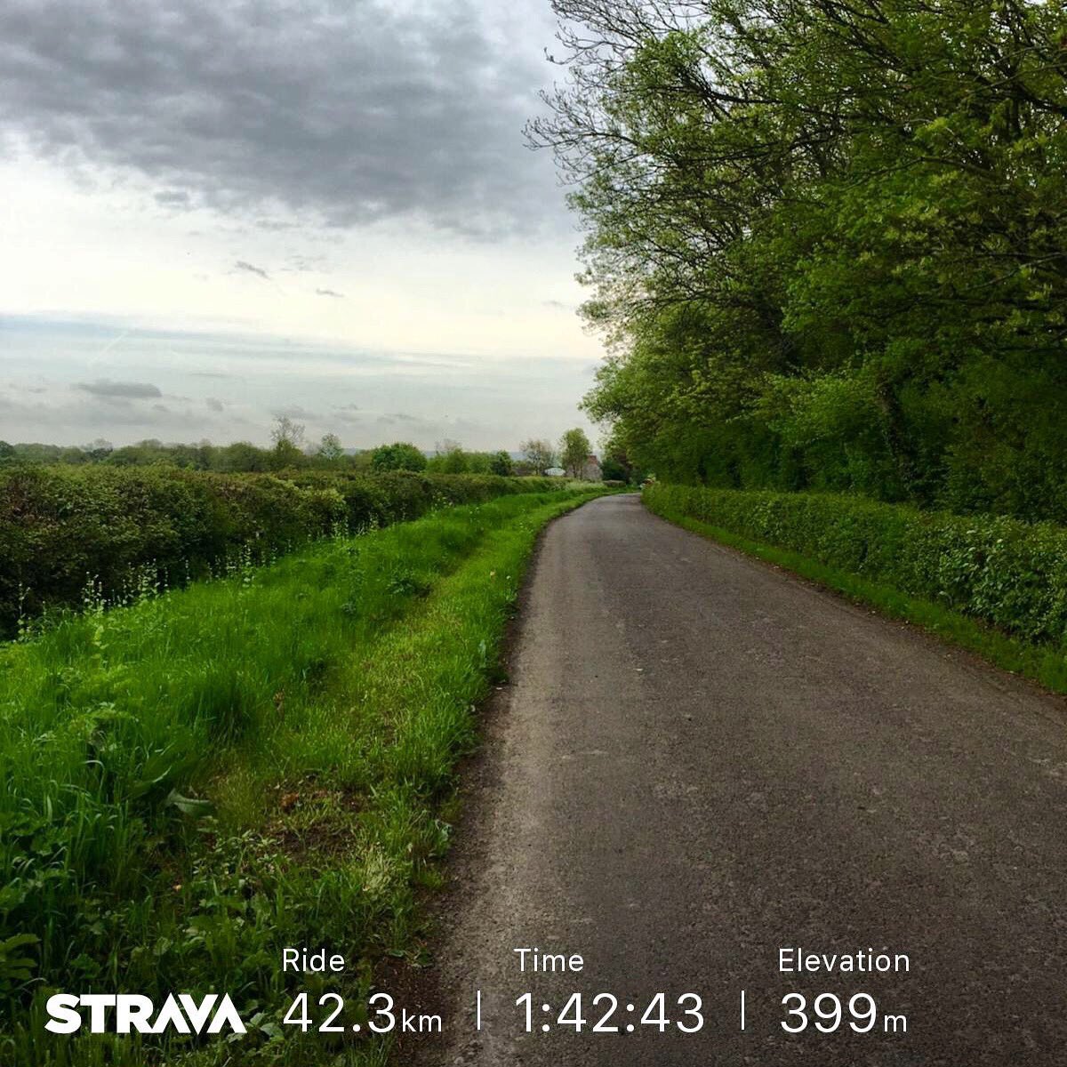 cyclingthefront's tweet photo. Post-Venice quick spin around the lanes of South Gloucestershire. Breezy but fun. #bike #Bristol #weekdayride #bikeride #outdoors #roadbike #cycle #springrides #ride #outside #outsideisfree #cyclinglife #theplacesweride #climbing #lanes #lanelife #climbing https://t.co/kwcYS4NWMX