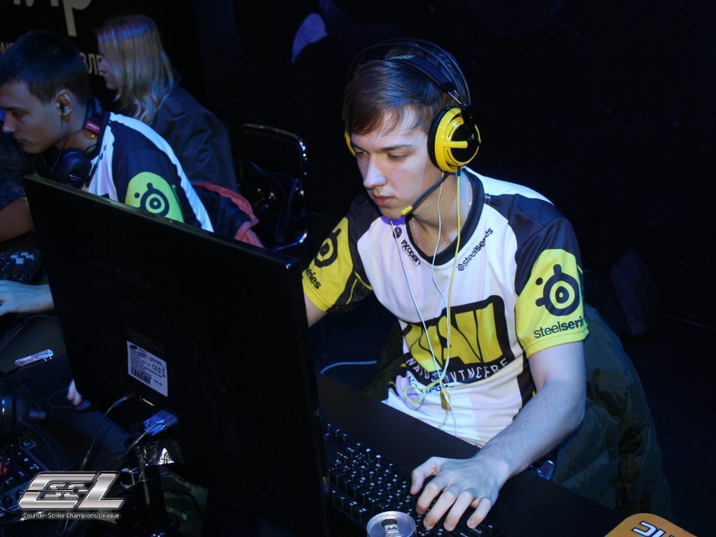 csgo_gs's tweet photo. Антон #kibaken Колесников занял последний слот в составе #VegaSquadron по #CSGO. Артём #Fierce Иванов вернулся на пост тренера, а Дмитрий #jR Червак снова стал капитаном. https://t.co/eRAqpH6MBW https://t.co/2MUsG7xmUE