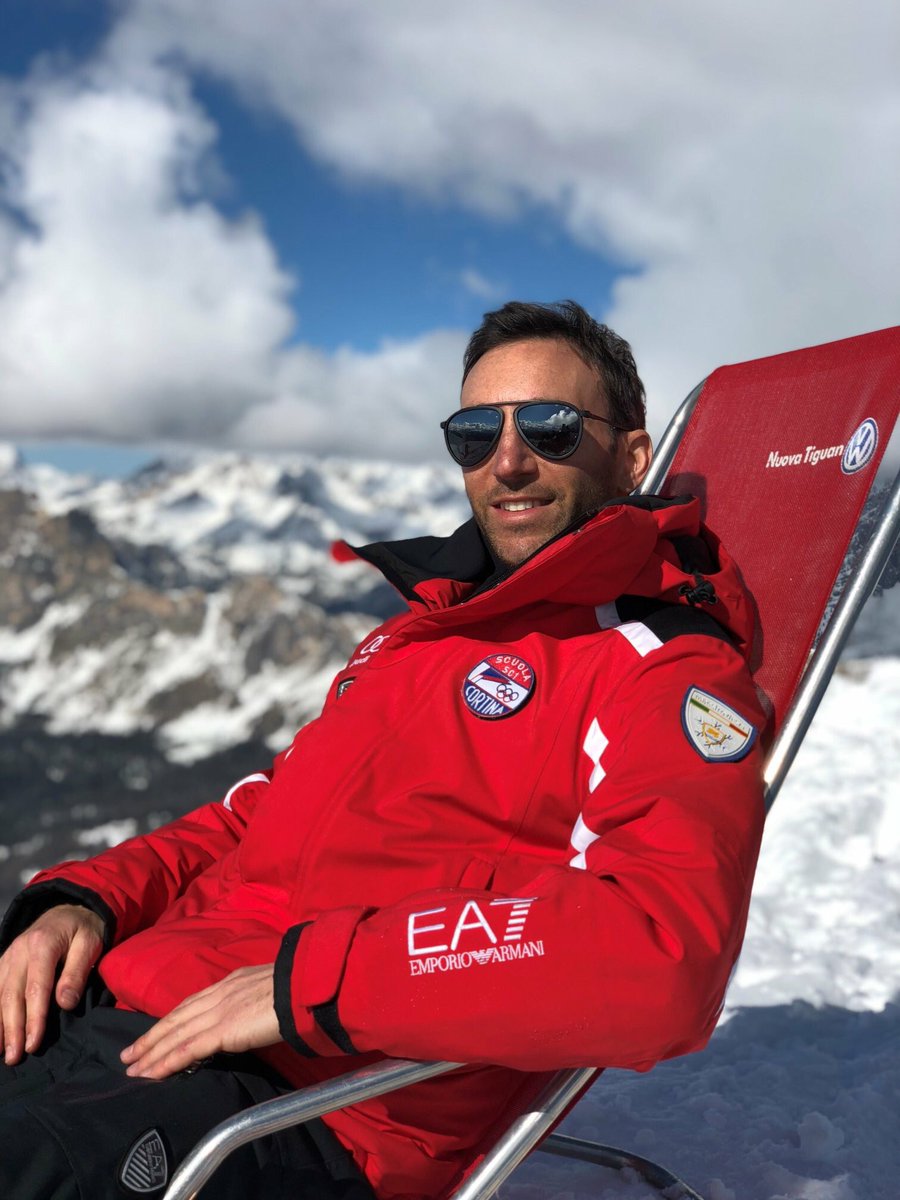 scuolscicortina's tweet photo. Spect-Actors d’eccezione: anche i maestri della #ScuolaSciCortina apprezzano la qualità degli #occhiali da sole con lenti #PlatinumGlass di #barberinieyewear
Ora è tempo di testarli anche sulle "piste" di #sabbia 🏖️✌️
#Spectactors #WellSeeing #summeredition #readyforsummer https://t.co/MYSEahIeSL