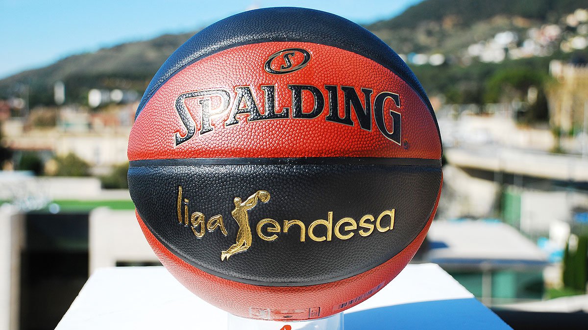 ¡El balón se renueva para el #PlayoffLigaEndesa! 

☑ El TF 1000 Legacy será también el balón oficial de la #LigaEndesa la próxima temporada.

☑ Fue elegido por los aficionados en la encuesta de <a href="/basketlover/">Endesa Basket Lover</a>

☑ Tonos negros y naranjas, toques dorados

acb.com/redaccion.php?…