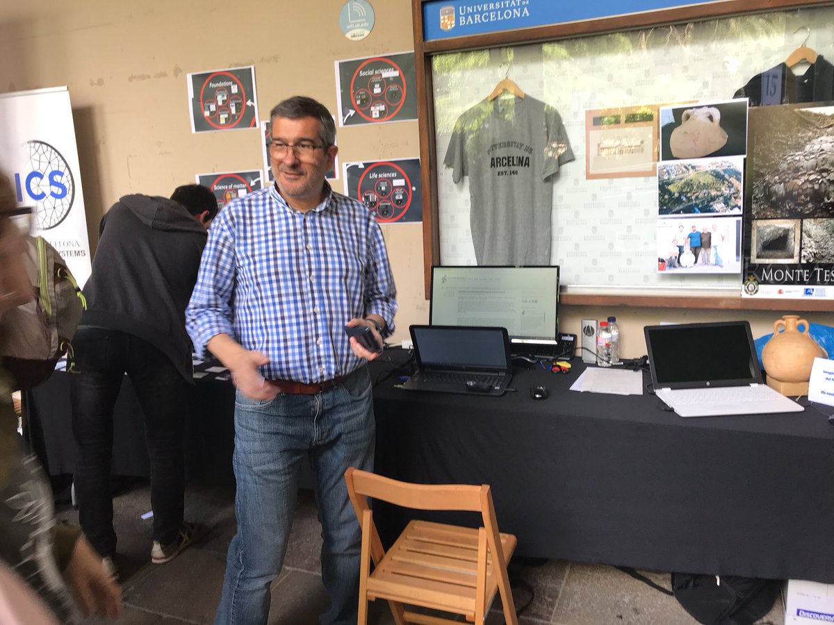 UB_ICS's tweet photo. #UBICS amb @anduviera @clabbarcelona Xarxes x a tothom
Una societat cada cop més connectada, com i pq es dóna aquesta connectivitat? x comprendre i millorar el món on vivim. Les xarxes es troben per tot arreu i tothom pot aprendre’n els seus secrets. #IVFestaCiènciaUB @UBDivulga https://t.co/qimxma5eKQ