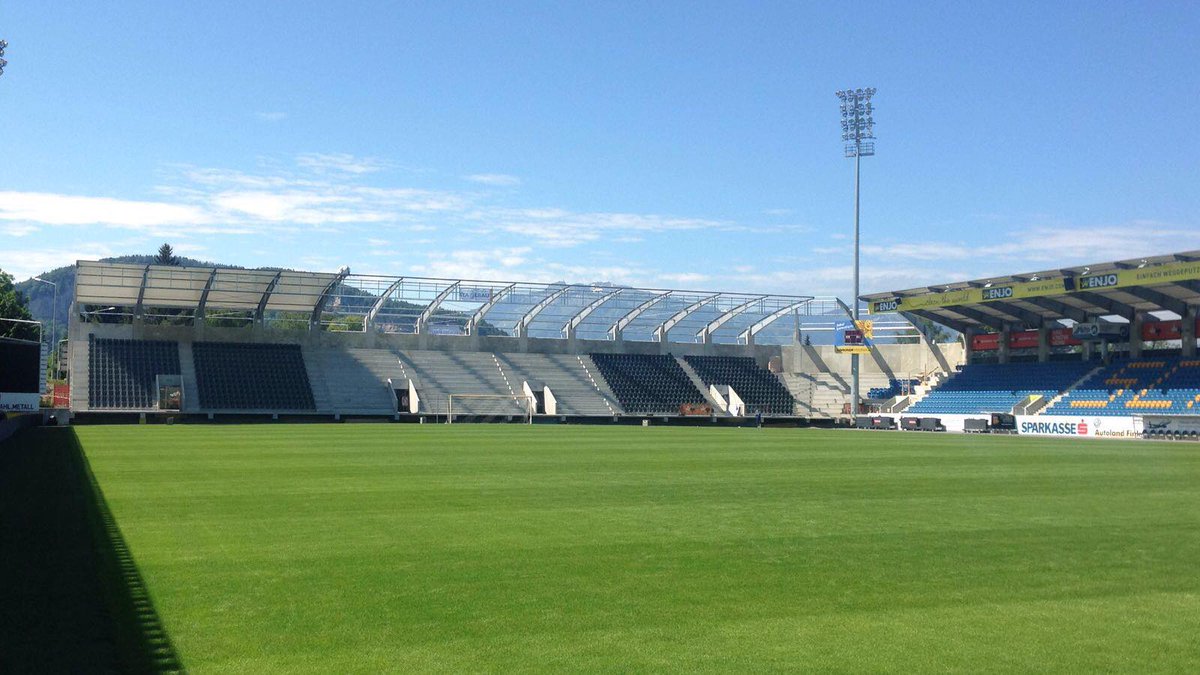 SkySportAustria's tweet photo. Die neue Südtribüne in der #CashpointArena des @SCRAltach ist kurz vor der Fertigstellung. Die Bestuhlung ist fast abgeschlossen.😎 Morgen im letzten Heimspiel der Saison gegen den @SKNStPoelten (ab 18 Uhr live auf Sky) wird sie aber noch nicht in Betrieb sein.#SkyBuliAT #ALTSKN https://t.co/OtPxk044AF