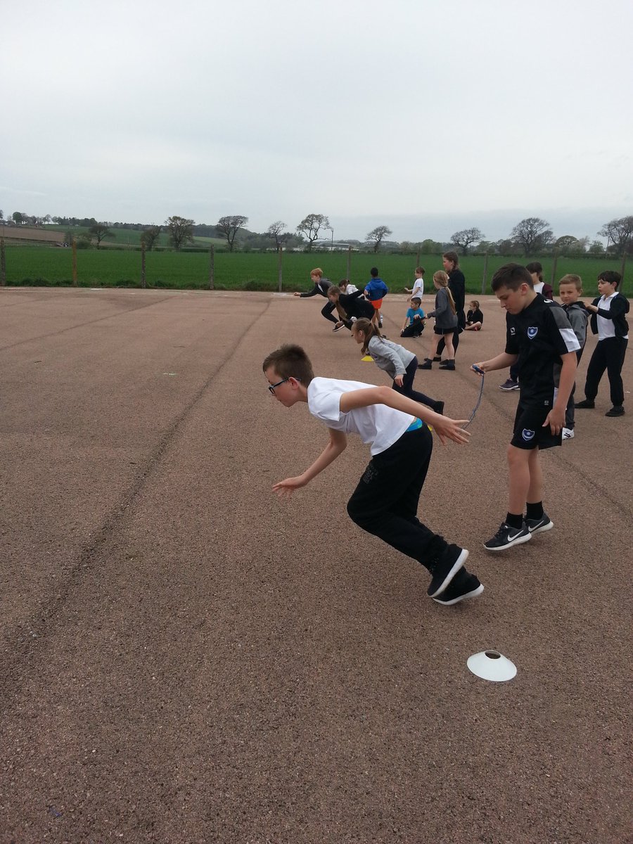 NewbiggingPS's tweet photo. Developing skills in the crouch start, lunch finish and giving effective feedback! Some future olympians maybe? #athletes #pushittothelimits https://t.co/SdrHU088un