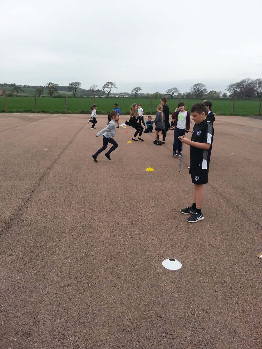 NewbiggingPS's tweet photo. Developing skills in the crouch start, lunch finish and giving effective feedback! Some future olympians maybe? #athletes #pushittothelimits https://t.co/SdrHU088un