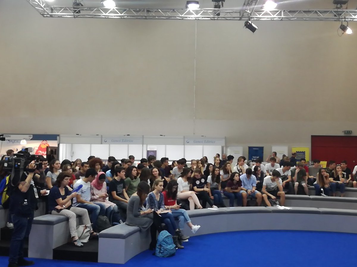 crpiemonte's tweet image. #SalTo18 professore @profercolani Commetteremmo errore se pensassimo che non esiste piu&apos;il #pregiudizio sulla #donna considerata ancora da molti #uomini essere piu&apos;debole. Apparteniamo ad un unico #genereumano  #uomoimparaaperdere @crpiemonte