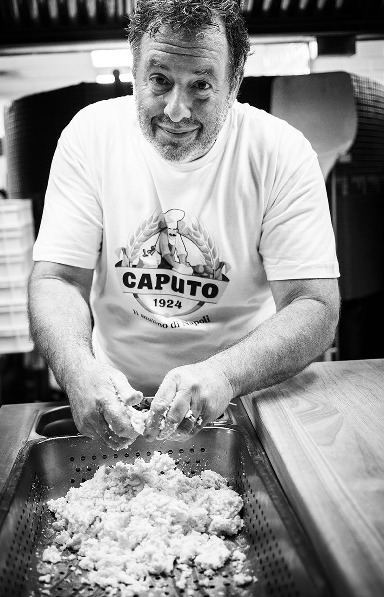 lsdm_official's tweet photo. Un artigiano al servizio del piatto italiano più famoso al mondo, la pizza. Jonathan Goldsmith, della pizzeria Spacca Napoli di Chicago, sarà relatore a LSDM Paestum 2018 il 23 maggio
#LSDM11 #LSDM2018 #LSDMNews
https://t.co/tsxkjM5TLn https://t.co/pgQ08Tma0f