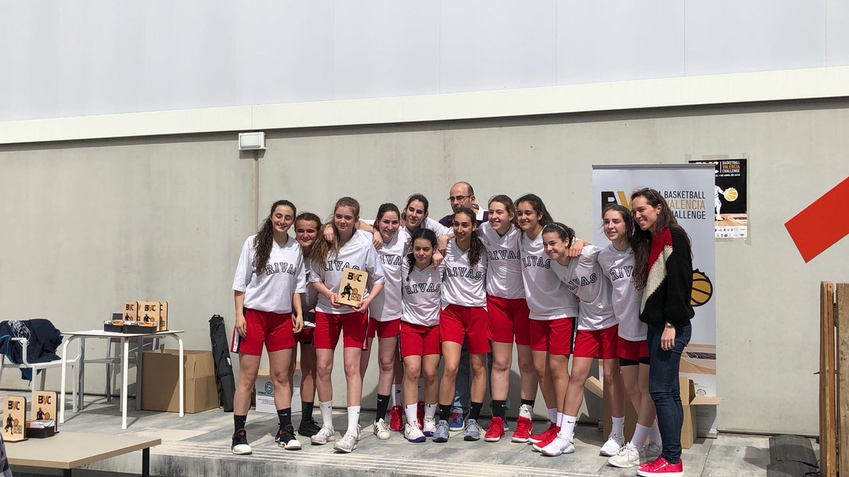torneo_valencia's tweet photo. CADETE FEMENINO ORO ⛹️♀️
🏆 CAMPEÓN @B_ParqueSureste
🥈 SUBCAMPEÓN @realcanoe
¡ENHORABUENA!
#BVC2018🏀 https://t.co/Qv3viaeO9o