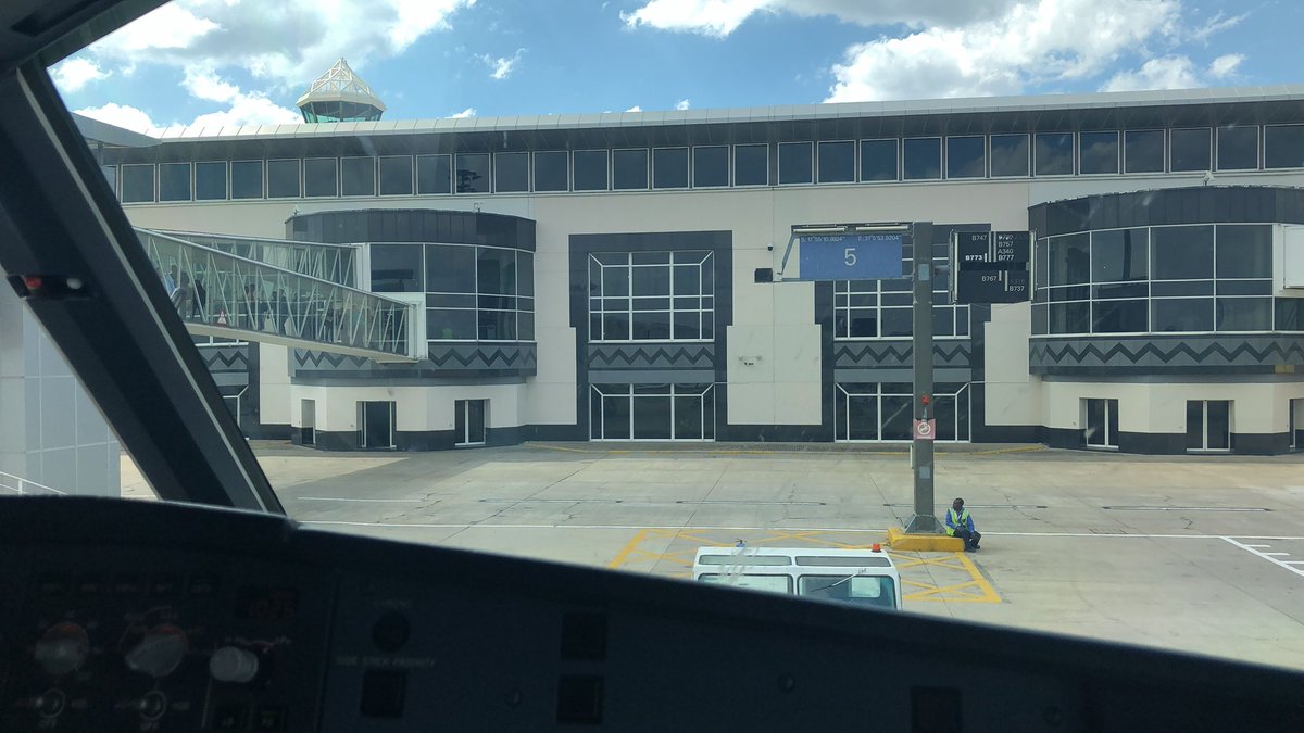 FlyingZulu's tweet photo. Beautiful sunny day in Harare 🇿🇼 😁

#FlyingTheFlag 🇿🇦 #PilotDiaries 👨🏽‍✈️ https://t.co/u7RQrUQM2d