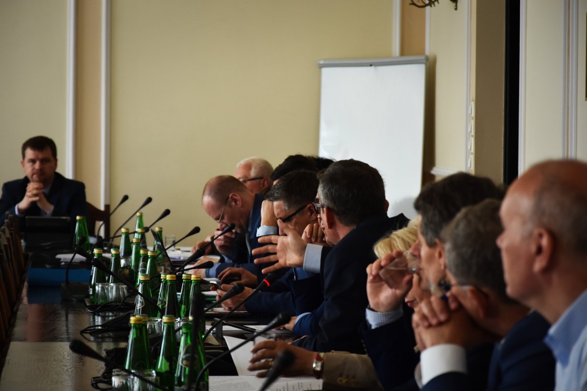 KancelariaSejmu's tweet photo. @MinEnergii 📸 Komisja do Spraw Energii i Skarbu Państwa będzie kontynuować prace nad zmianami w ustawie o biokomponentach i biopaliwach ciekłych na posiedzeniu 16.05 o godz. 16.00

#Sejm #biopaliwa #biokomponenty https://t.co/dwkMgNs6Xm