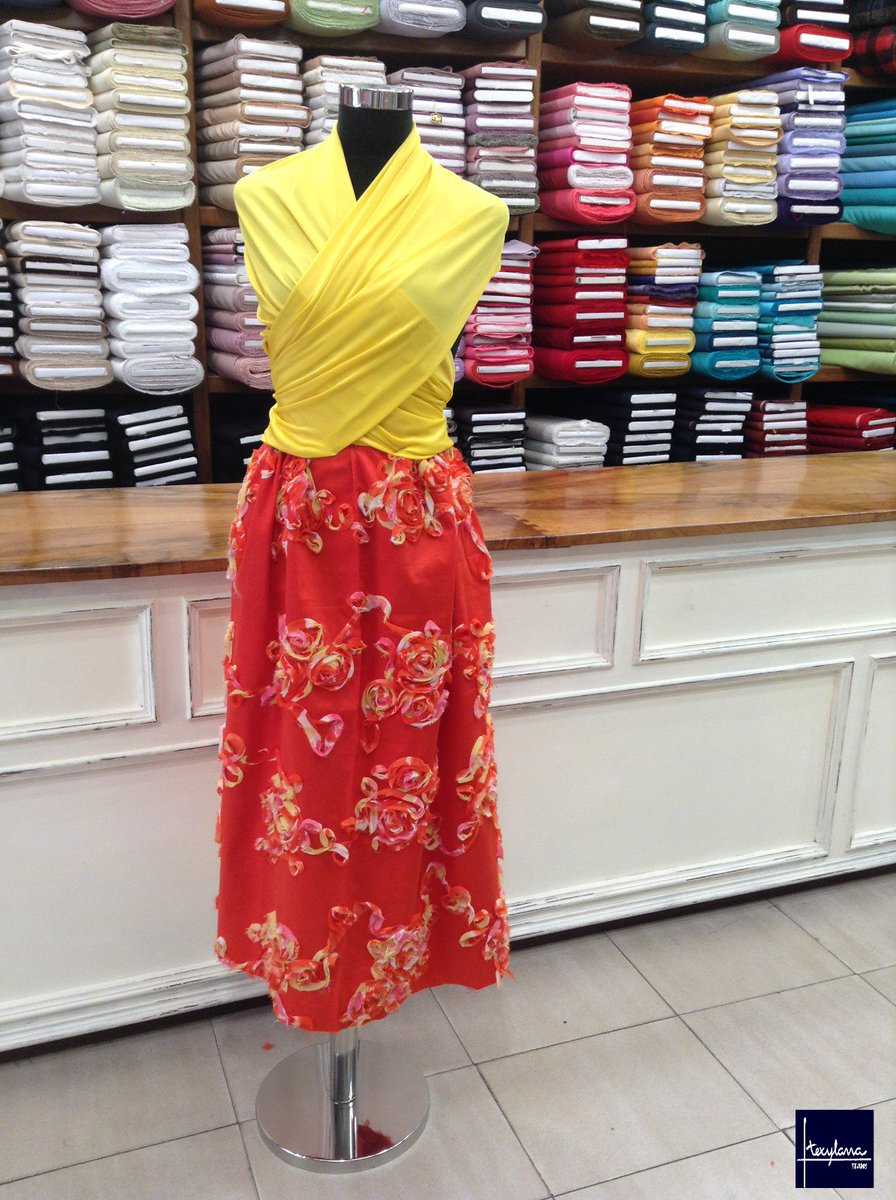 TejidosTexylana's tweet image. Terminamos la semana con este modelaje sobre maniquí homenaje a los fabricantes de telas Españoles. 😊
El tejido de la falda es un raso de algodón, animado con flores superpuestas en gasa. 😍
Perfecto para una invitada muy femenina.

#Tejidos #ModaAMedida #Texylana #Jaén