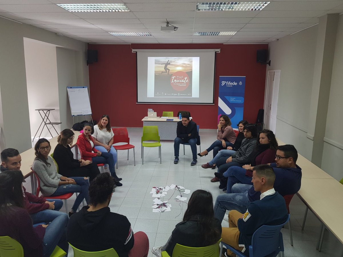 fifedetenerife's tweet photo. Primeros días de formación del #ProyectoIniciate impulsado por el @CabildoTenerife a través de @fifedetfe dirigido a jóvenes de Santa Cruz de Tenerife, El Rosario y Candelaria que deseen poner en práctica alguna necesidad específica de su municipio. 
#GenerandoOportunidades https://t.co/Da4wf9pdJl