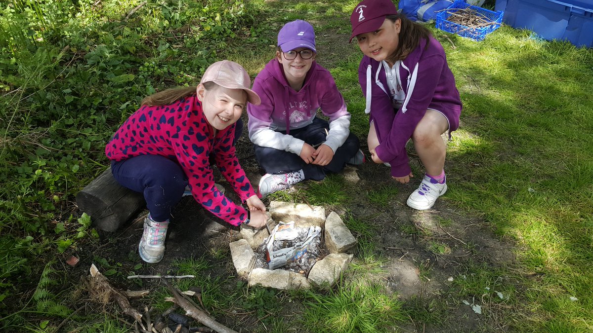 Clare_FJ's tweet photo. Team Sand enjoying some fire starting! @winterfoldhs @daldred007 https://t.co/Wo9TB73Ewf