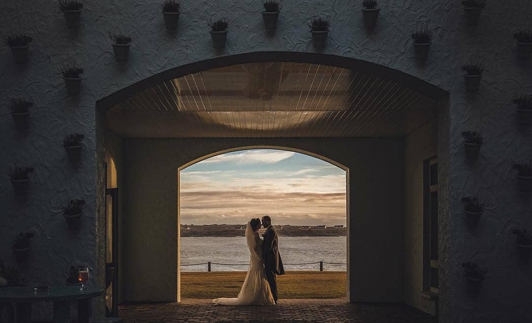 Luminhouse's tweet photo. Summer sunsets framed just right 😍👌by @Edgiebouy 

#weddingphotographer #weddingphotography #weddingmoments #weddingstyle #simplicity #bridalphotographer #couplesphotography #weddingfun #bride #groom #loveauthentic #junebugweddings #mastersofweddingphotography https://t.co/Lk5Nu54KRJ