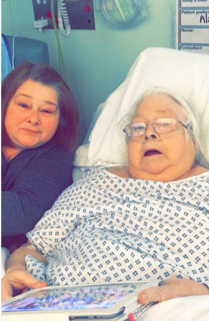 katieb84x's tweet photo. My mum with my queen #getwellsoon Nanna. My Nanna is a really big fan of #sirtomjones #tomjones #thevoice would be the best thing in the world to get her a tweet from sir Tom Jones himself please share 💖💖💖 https://t.co/y6h4DFKAOd