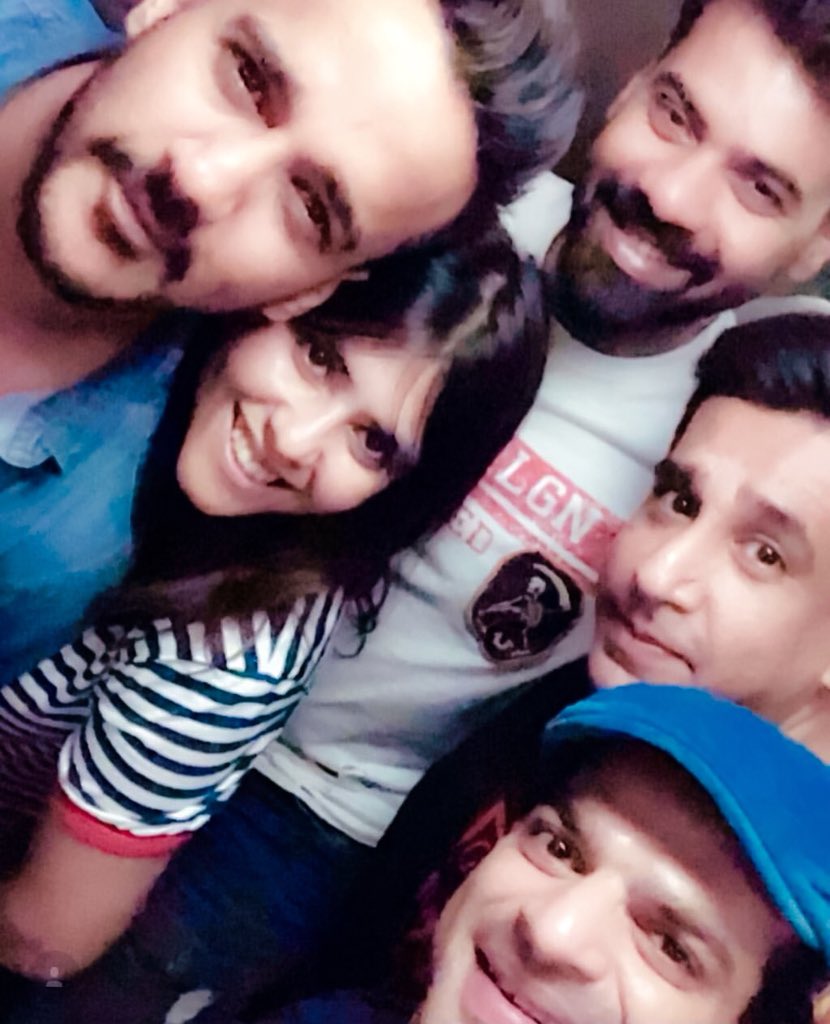 TeamShabirA's tweet photo. [PICS] Birthday celebrations 🎂😄
#shabirahluwalia #ektakapoor #anitahassanandani #karanpatel
📸: saketts , ektaravikapoor IG!
🔖: https://t.co/I6lw193P40 https://t.co/zLrUWUiYVL