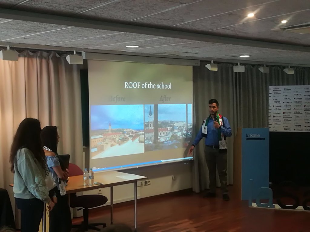 LaSalleBCN's tweet photo. The winning teams explain their projects at the award ceremony #lsdreams 2018 https://t.co/O1uEpEhBlt