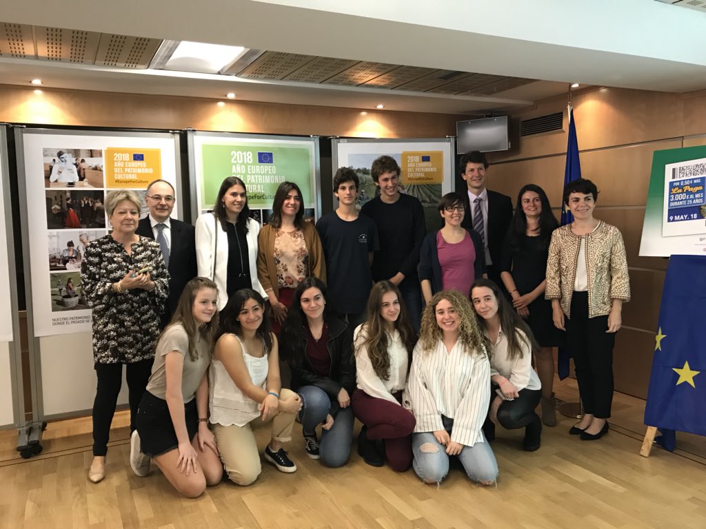 Tercer clasificado en la Comunidad de Madrid #Eurosola2018 Colegio #GredosSanDiegoLasRozas Equipo “IB GSD LAS ROZAS” Europa a través de los 5 sentidos 🎥📼 youtu.be/vYJ_doQXKAg <a href="/euroscolaES/">EuroscolaES</a> <a href="/isoldamateo/">Isamd</a>