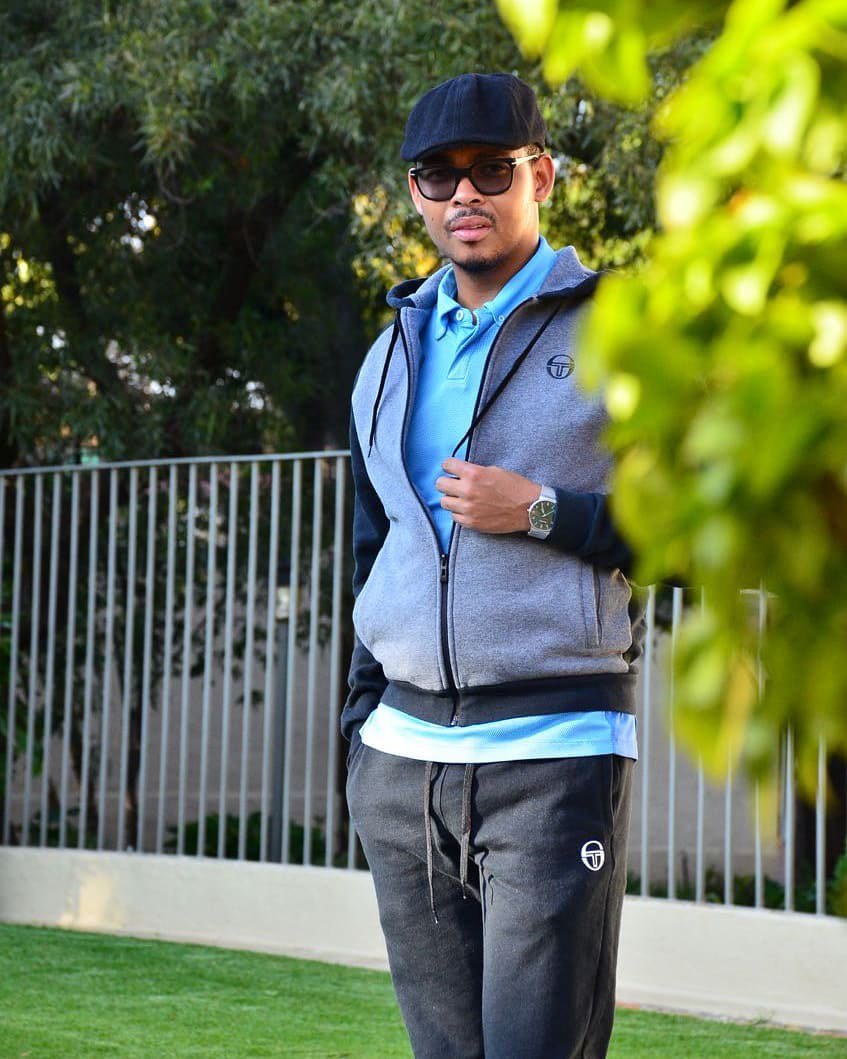SergioTacchiniA's tweet photo. @GQMagazine best dressed man, @thatommereki sporting Sergio Tacchini 🔥

#Mensfashion #style #lookoftheday #fashionfriday #mensstyle https://t.co/thRvCJcnYp