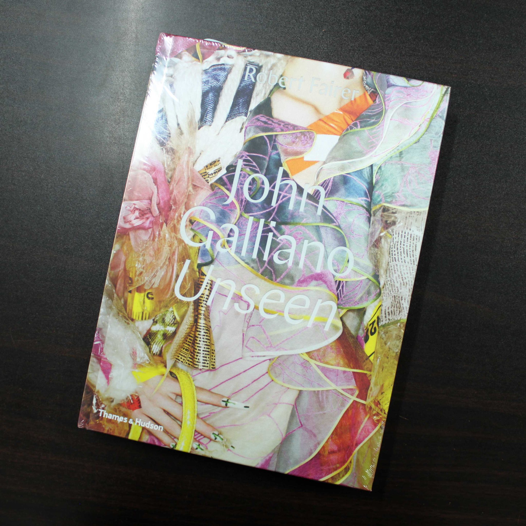 John Galliano Unseen ジョンガリアーノ ファッション 洋書 John