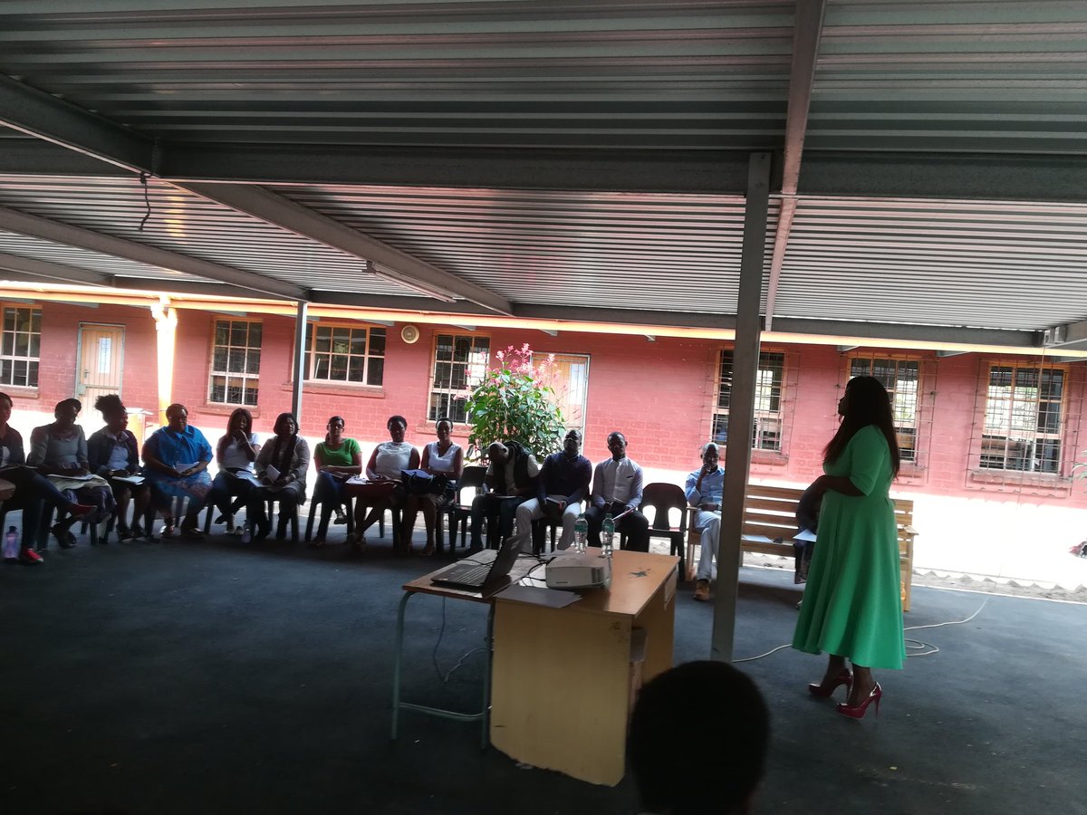 Haz_Marriott's tweet photo. #Teacher_Development at Siphosethu @khanyisainanda @BridgeProjectSA @SAESCoalition https://t.co/LpjCra6PMb