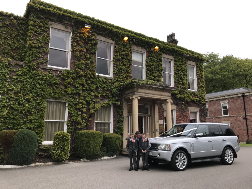 Sophisticars's tweet photo. A few photos from one of today’s #weddings @TheGardenRoom1 in our #rangerovervogue #leylandweddingcars #lancashireweddingcars #sophsiticars #chauffeurdrivenrangerover #rangeroverhirelancashire https://t.co/biATdib9hb