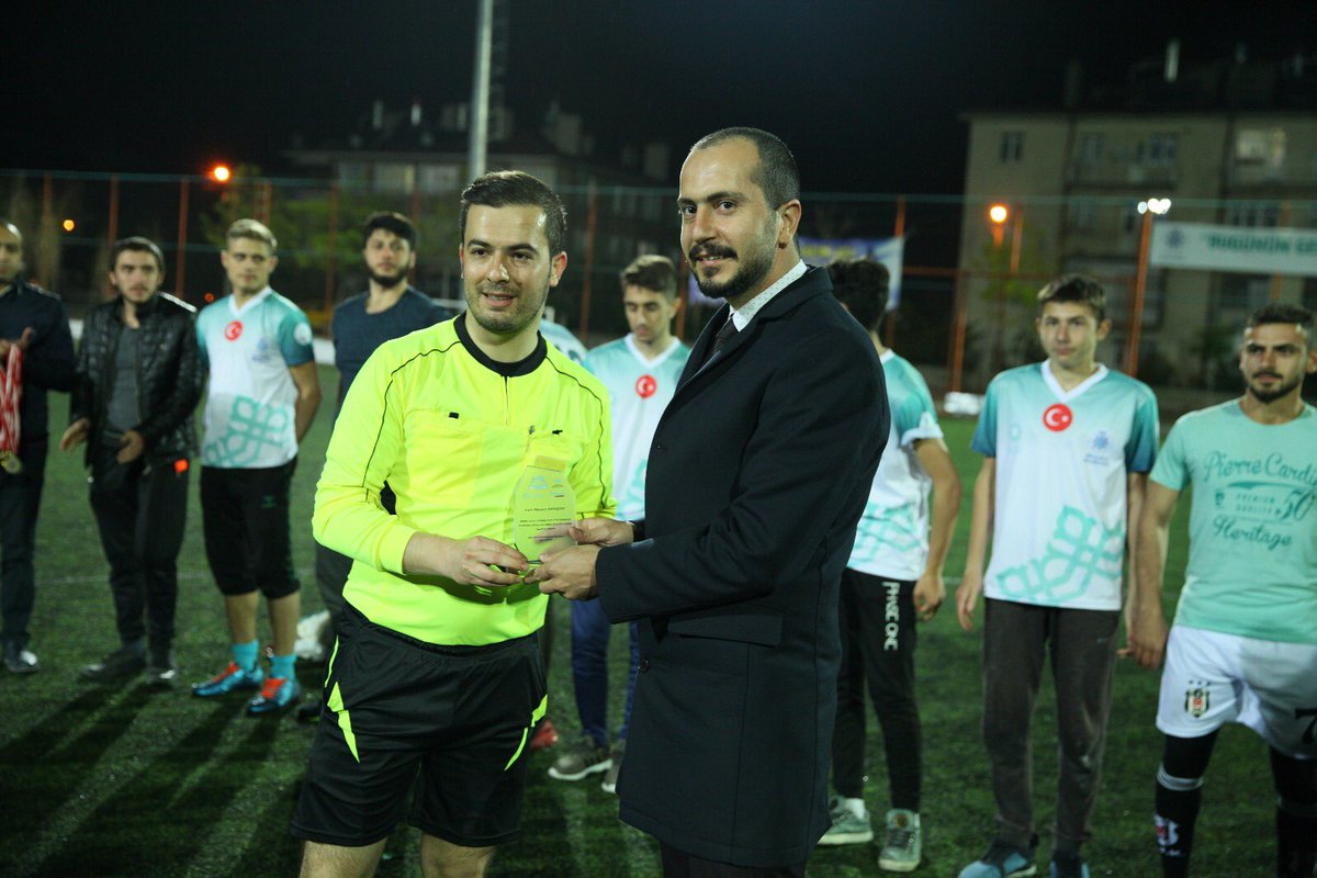 #KonyaÇalışanGençlik | Şampiyon Efsane Spor! Çalışan Gençlik Turnuvamızda Final maçını 3-0 kazanan Efsane Spor Şampiyonluk kupasına uzanan taraf oldu. 32 takımımıza da katılımlarından dolayı teşekkür ederiz.
