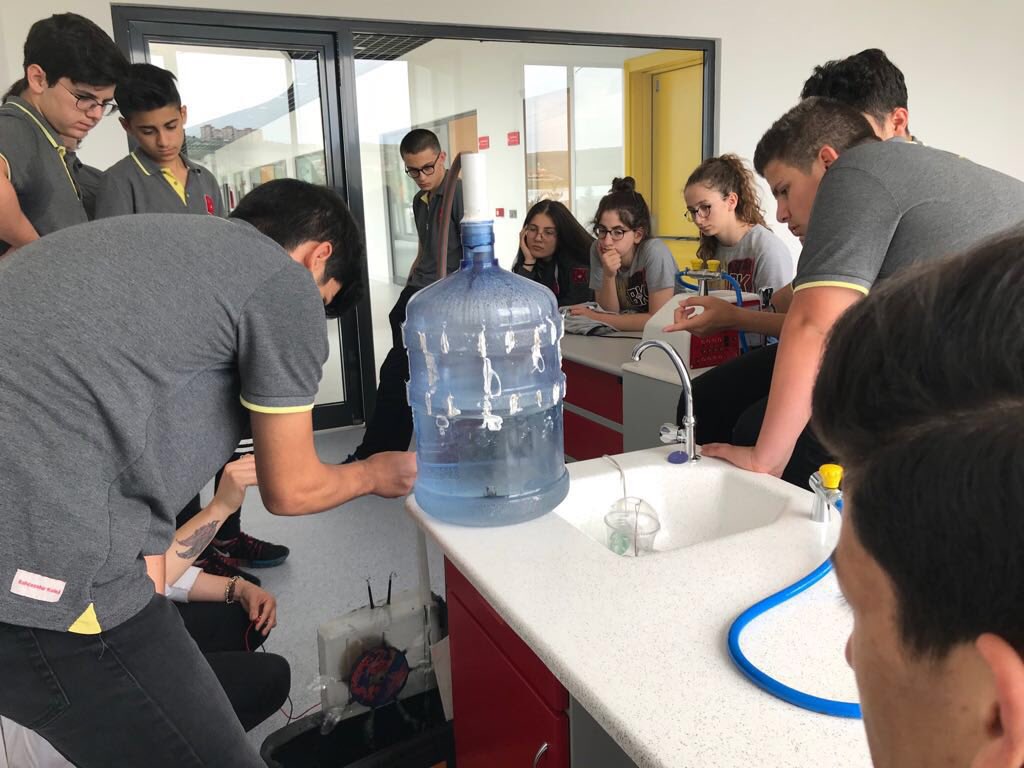 Lise öğrencilerimiz " Barajlarda Elektrik Üretimi ve Hesaplama" projesi için baraj maketlerini hazırladılar. #StemGelecektir