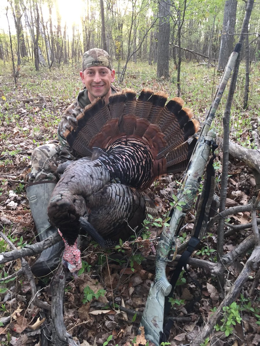 SandorCondor's tweet photo. Thunder Chicken smack down baby!!! @21Francetic @kooolhanluke @boopesss51 #2outof4 #franceticfarm https://t.co/hRPkOlbye3